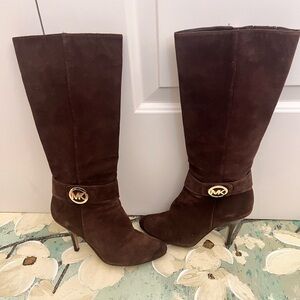 Michael Kors: Brown suede boots in size 5 1/2.